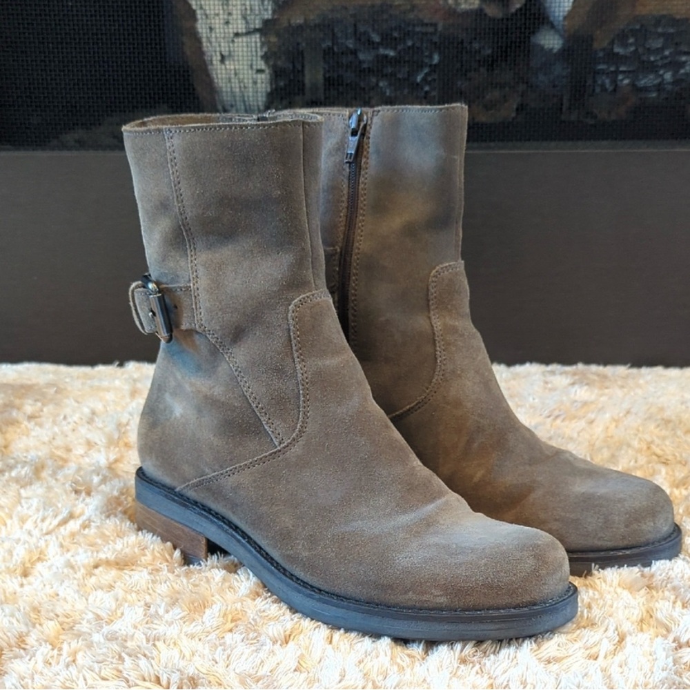 La Canadienne taupe suede zip boots 6
